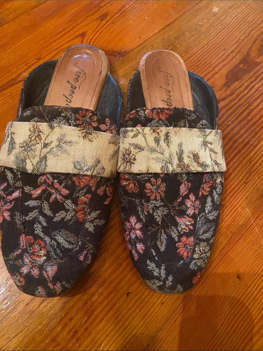 Free People Black Floral Tapestry Slip-On Mules with Cream Strap size 38= 8 US